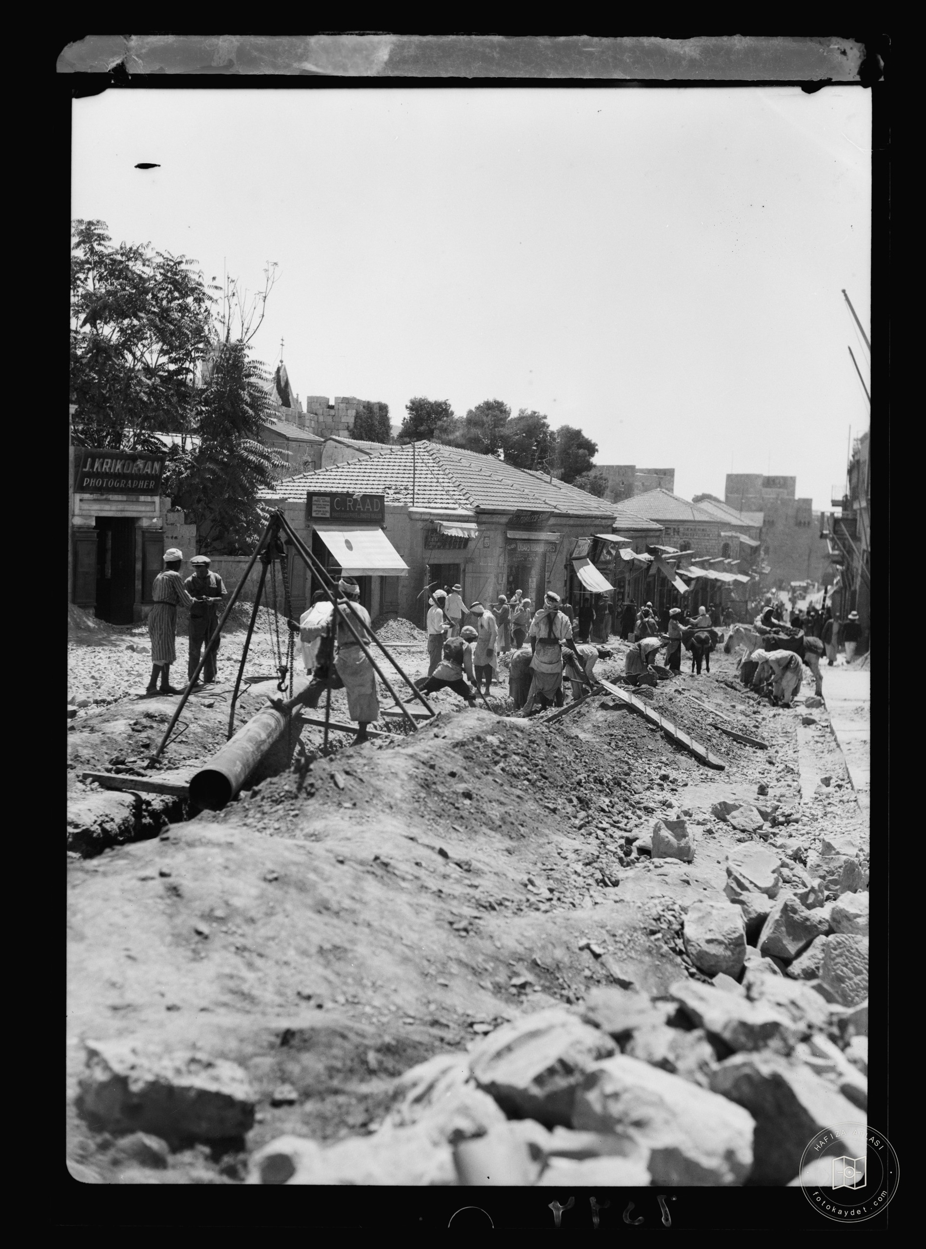 Clearing around city wall. Digging sewage canals on Jaffa Road