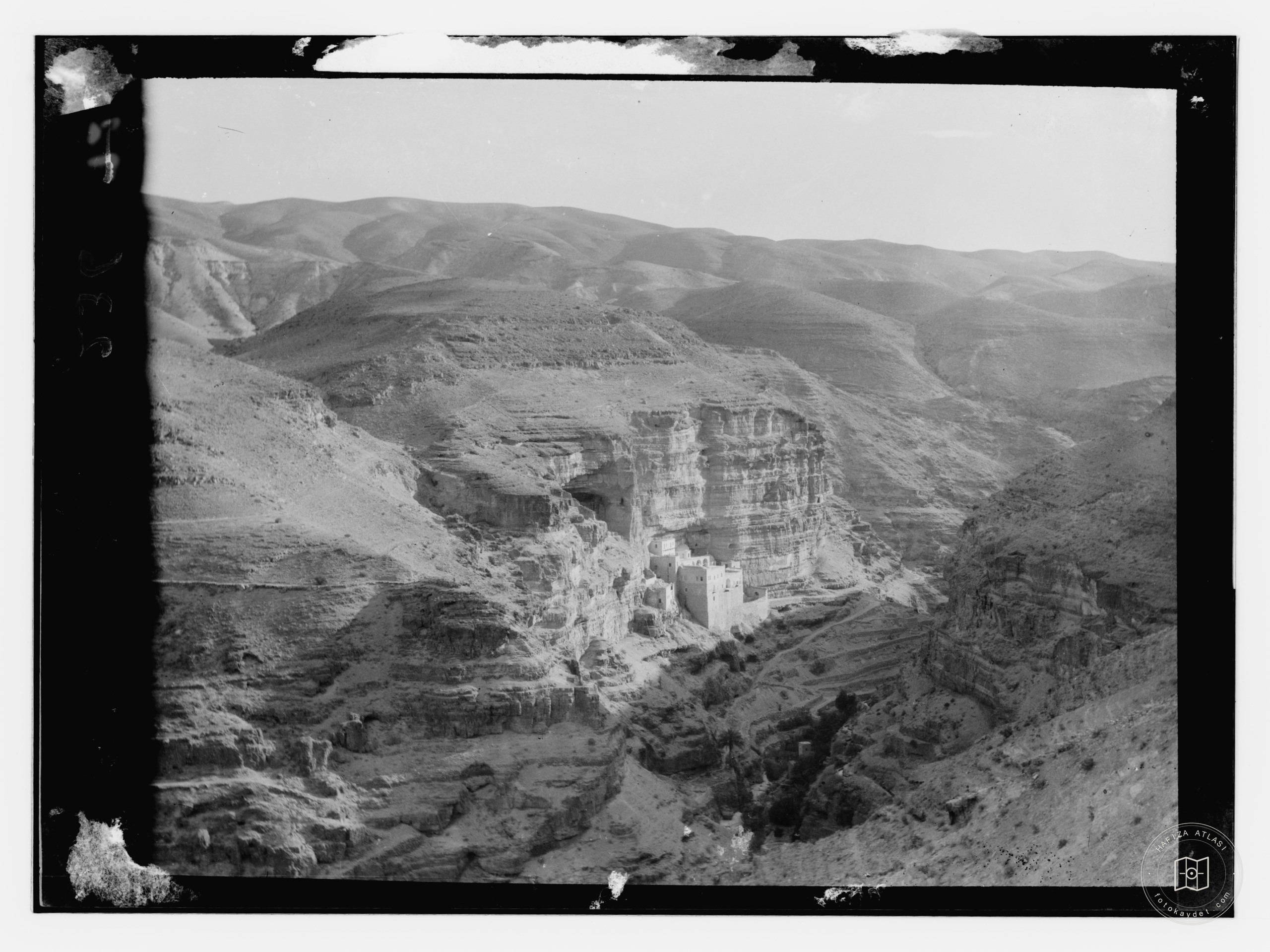 Aziz Georgios Manastırı’na uzaktan bakış, Eriha çevresi