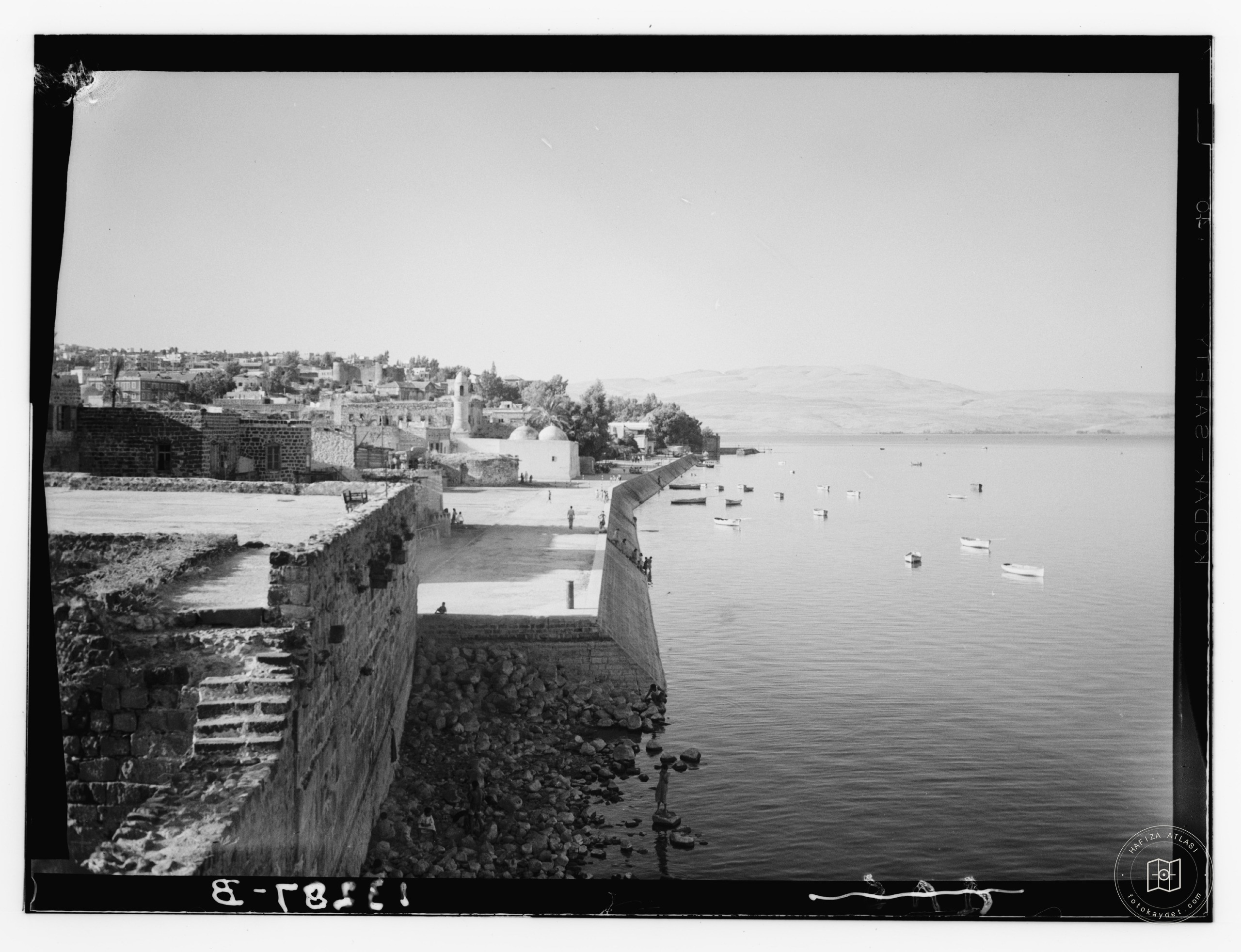 Taberiye — Göl kıyısından görünüm
