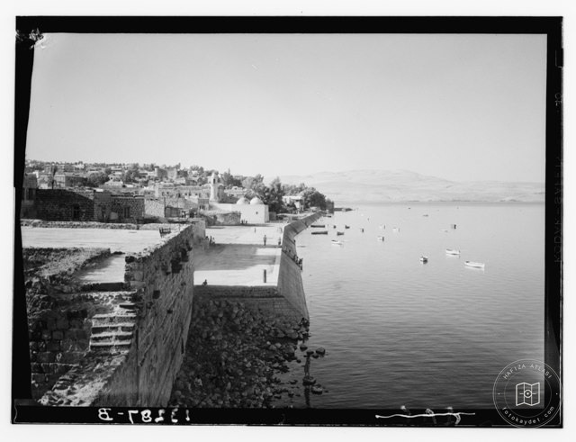 Taberiye — Göl kıyısından görünüm