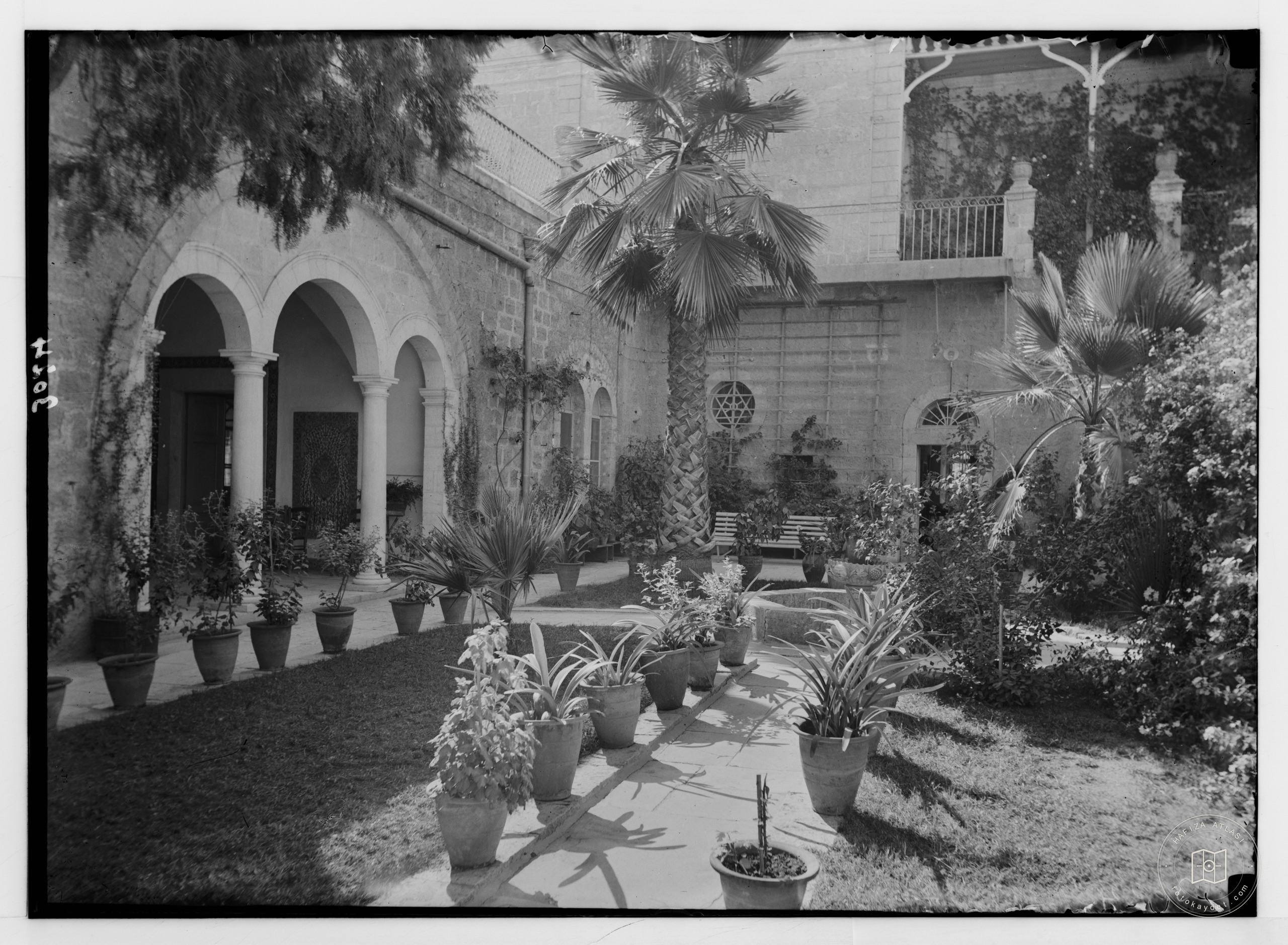 Newer Jerusalem and suburbs. Historic residential complex, courtyard. Nablus Road