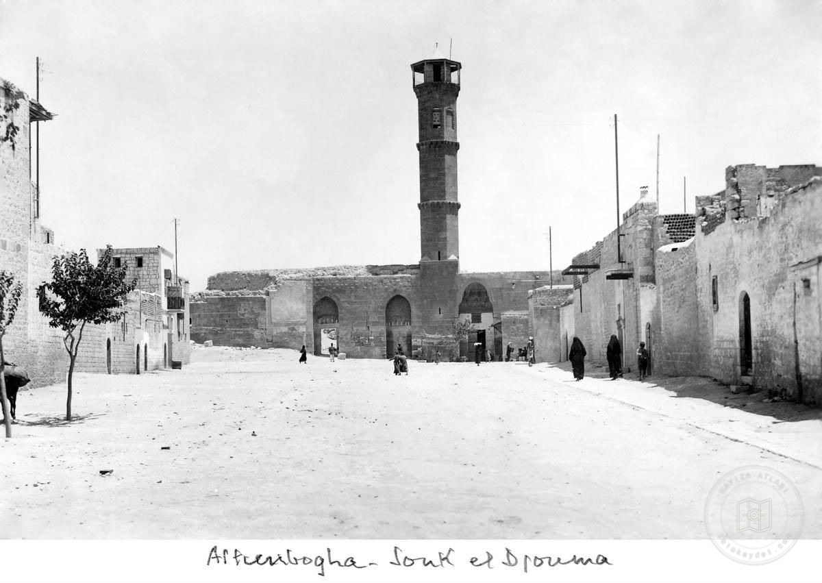 Aleppo — Altinbugha Mosque — Friday market surroundings