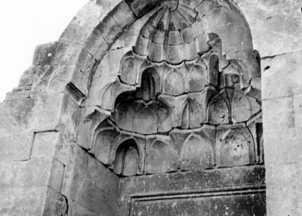 Aleppo — Muqarnas ornament in a stone niche