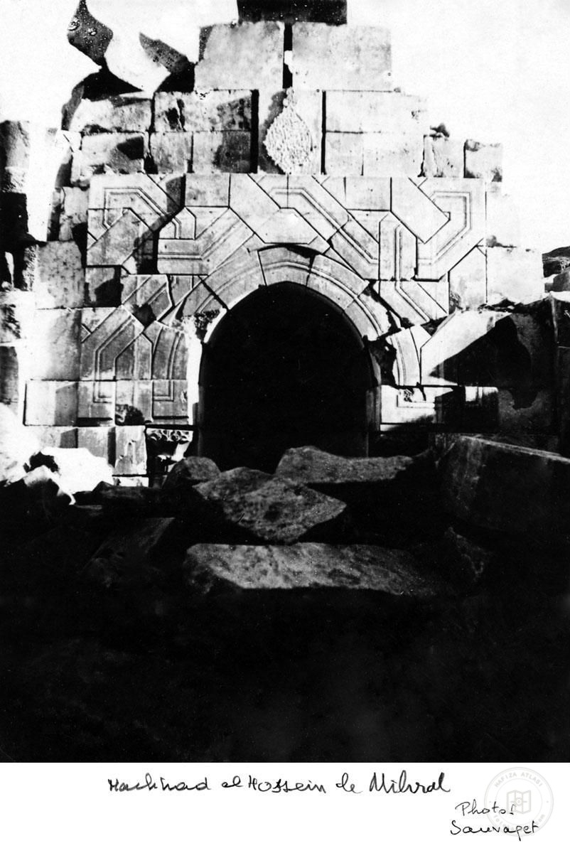 Aleppo — Mashhad al-Husayn — damaged arch and ruins