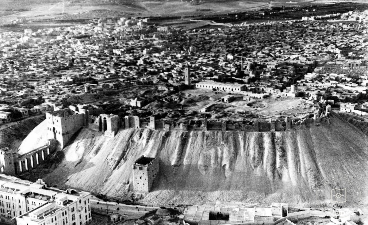 Aleppo — Aerial view of the citadel and city