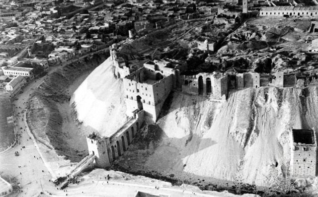Aleppo — Aerial view of the citadel walls