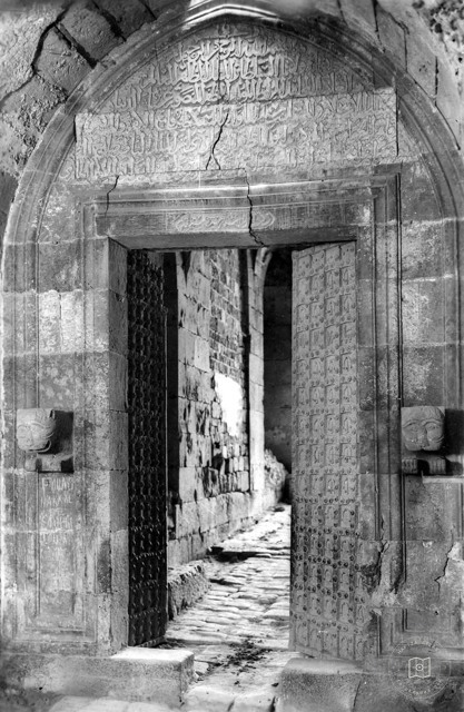Aleppo — Citadel entrance — Lion Gate in the upper tower