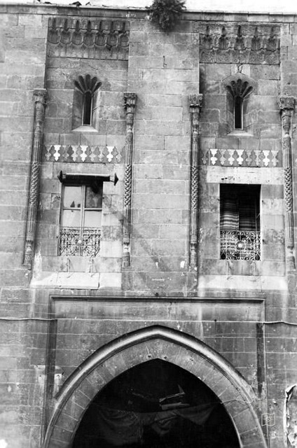 Aleppo — Wazir Caravanserai — facade and window detail