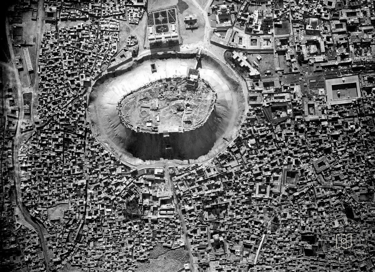 Aleppo — Overhead view of the citadel and surroundings