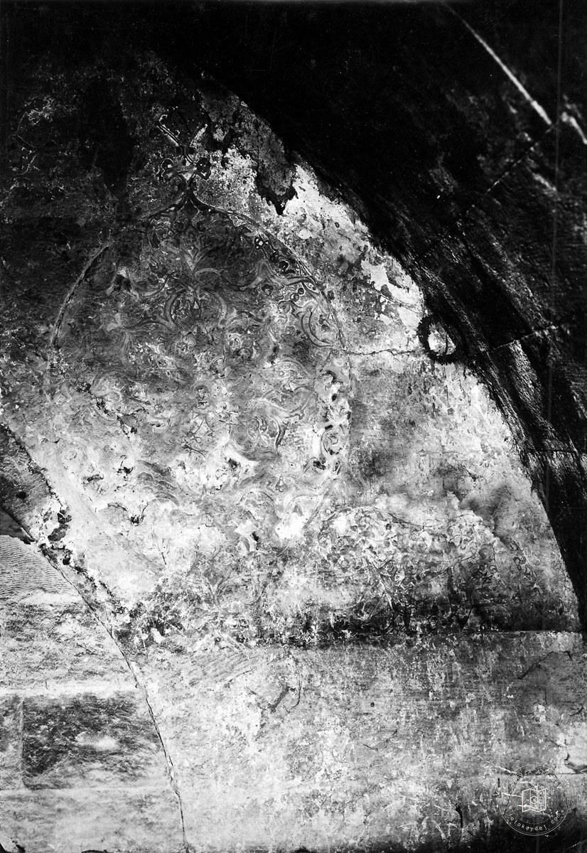 Aleppo — Plaster and arch detail in a historic building