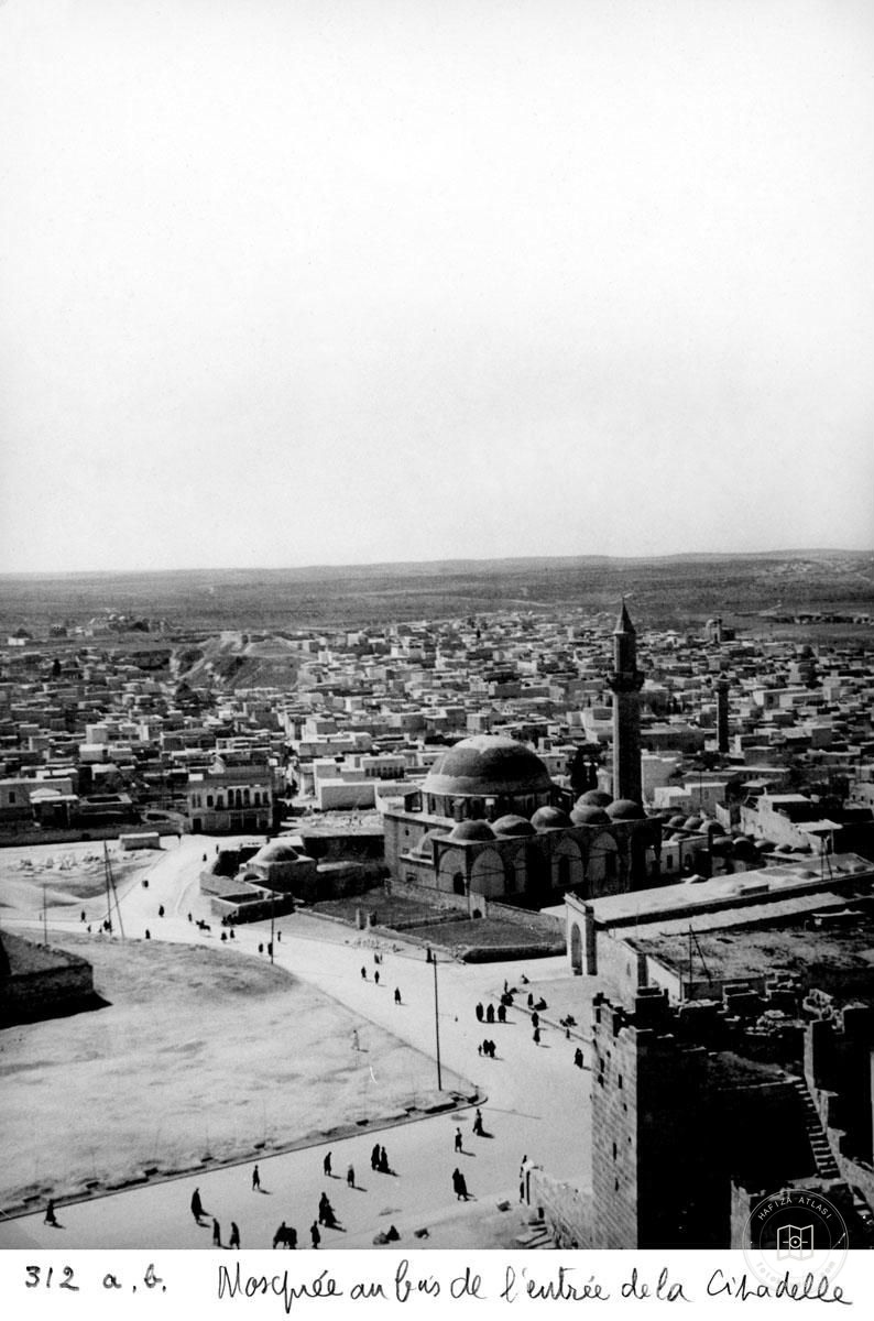 Halep — Hüsreviye Camii ve çevresindeki meydan