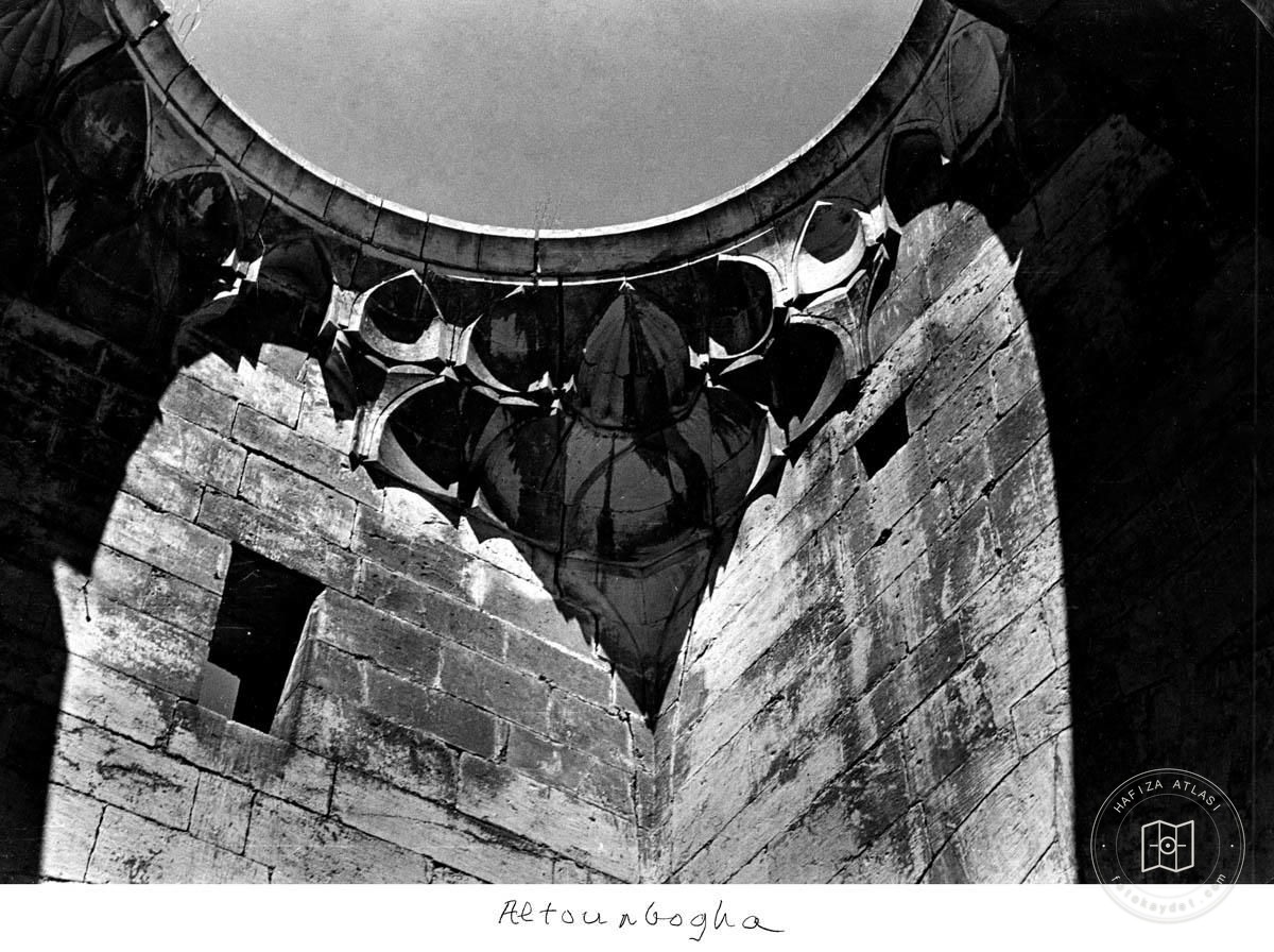 Aleppo — Altinbugha Mosque — interior vaulting