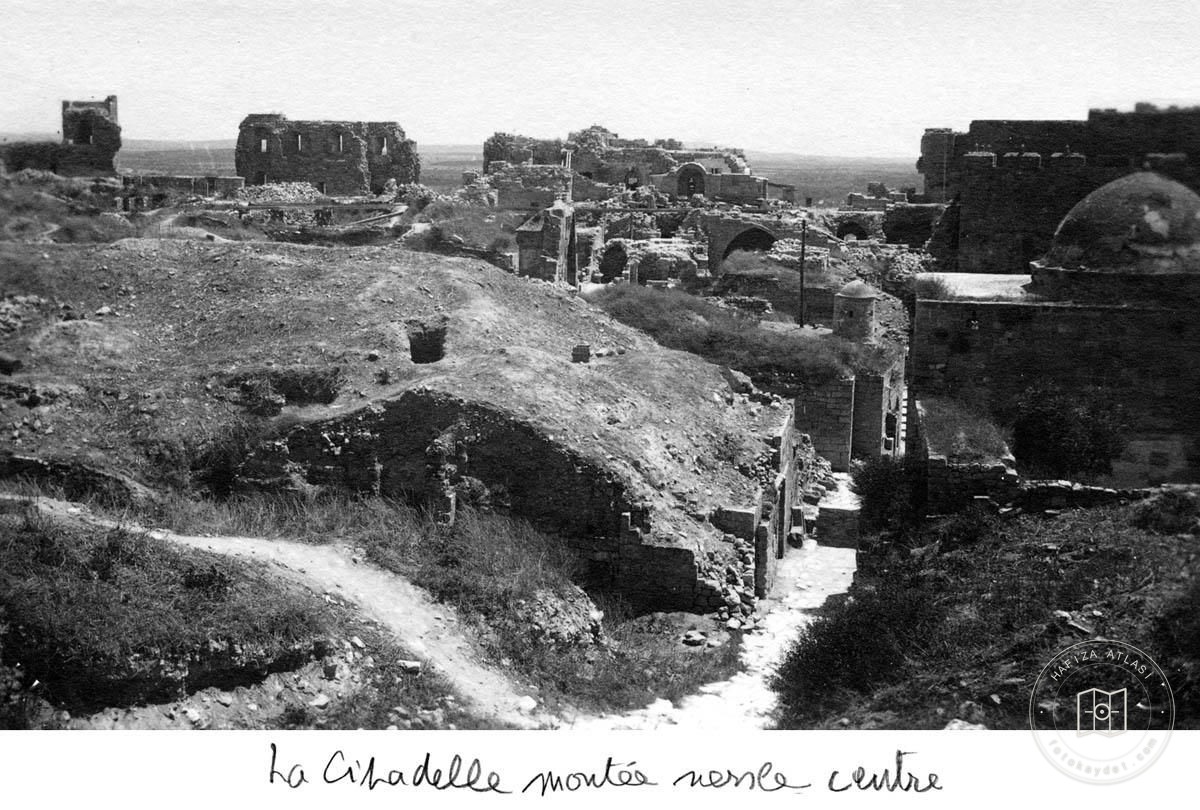Aleppo — Buildings and paths inside the citadel