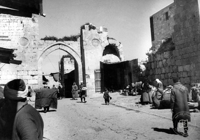 Halep — Makam Kapısı — meydan ve geçit