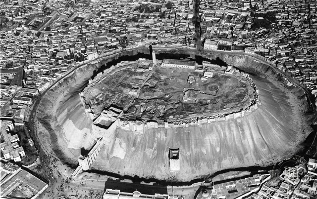 Aleppo — Aerial view of the citadel