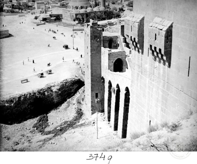 Aleppo — Citadel entrance — entrance bridge seen from the citadel