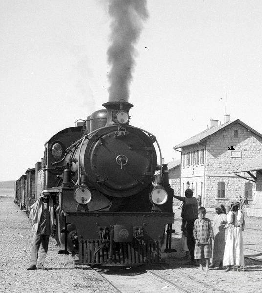 A train at Medina station