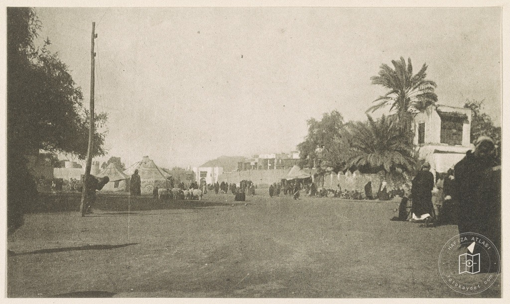 Manakha Square between the old city and the western quarter