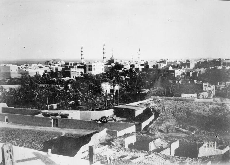 Medina and the Prophet’s Mosque from the west