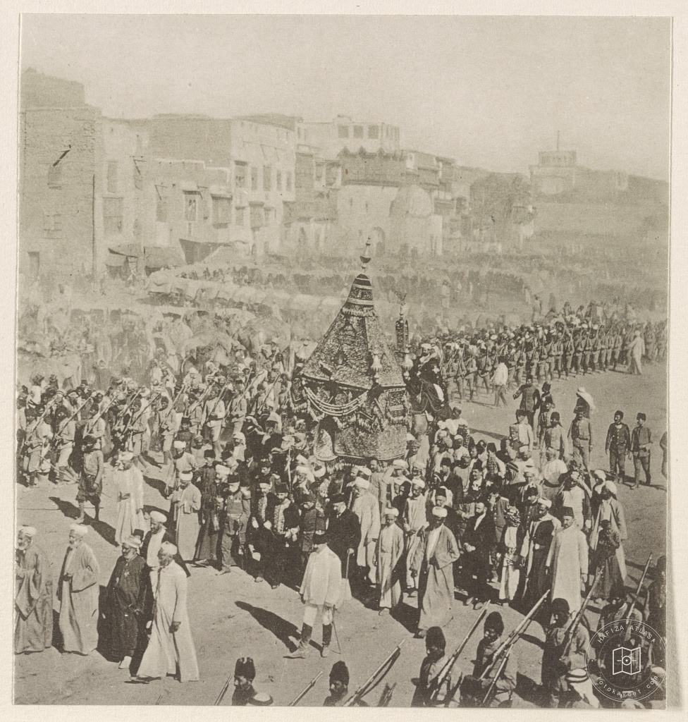 Mahmal procession in Manakha Square