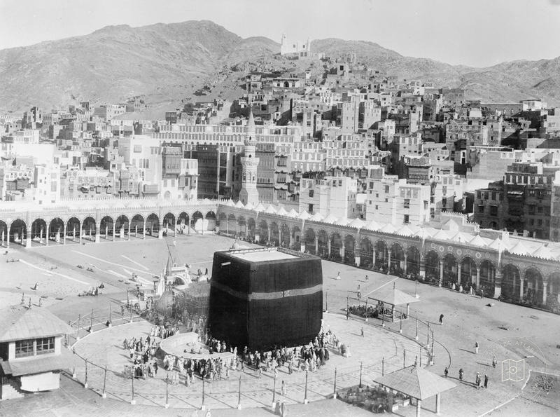The Kaaba, the Sacred Mosque courtyard and the houses of Mecca