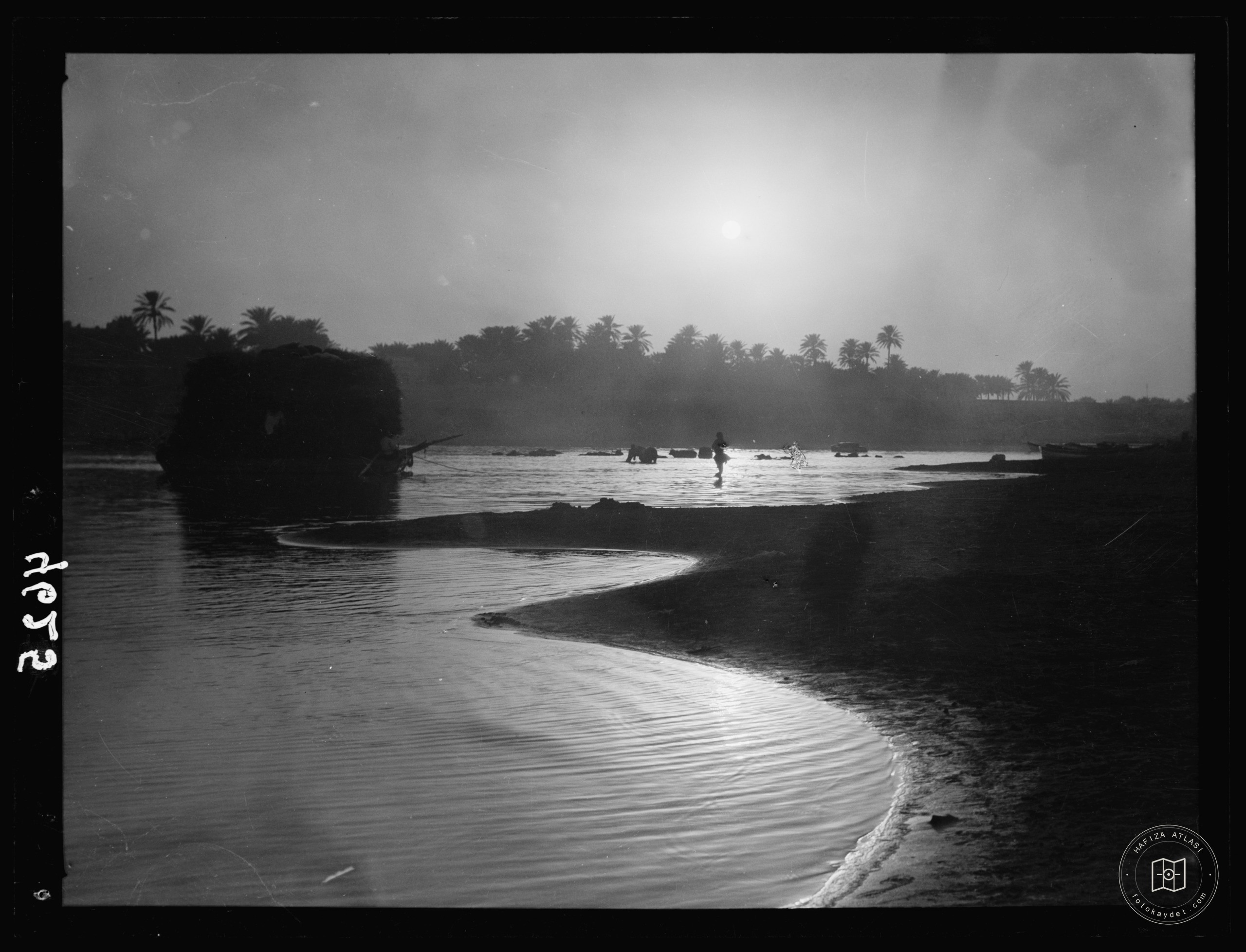 Baghdad. The Tigris. Sunset sheen on the river