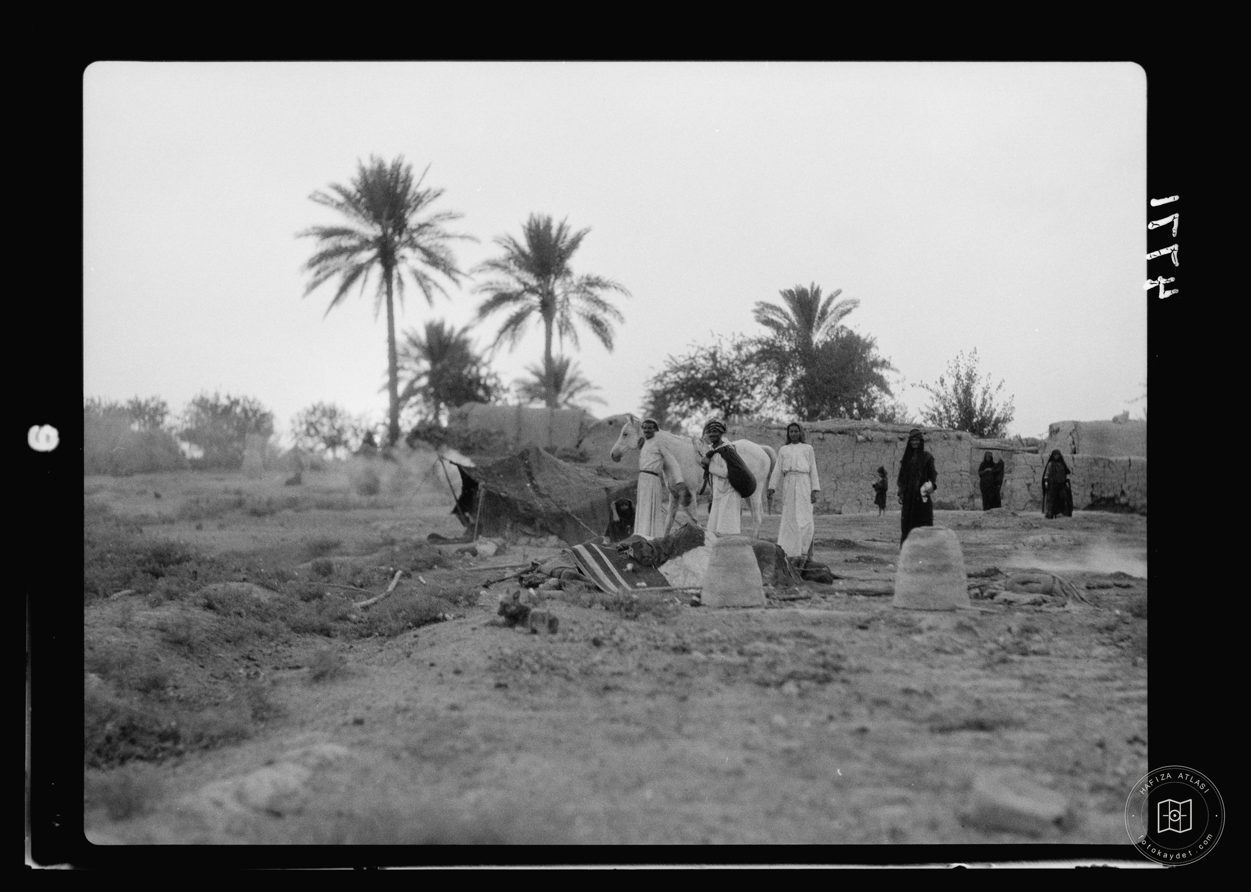 Kerbela. Second holy city of the Shiite Muslims. Local village outside Kerbela of a semi-nomadic tribe