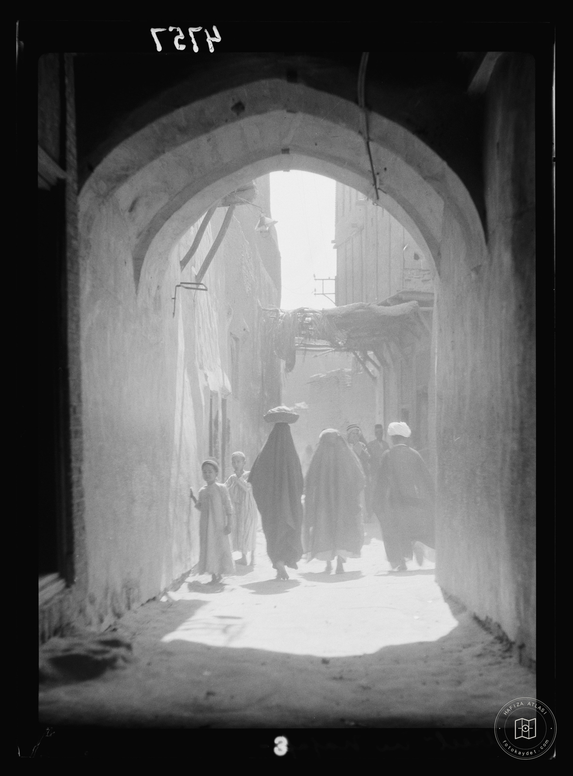 Nejaf. First sacred city of the Shiite Muslims. An arched covered street