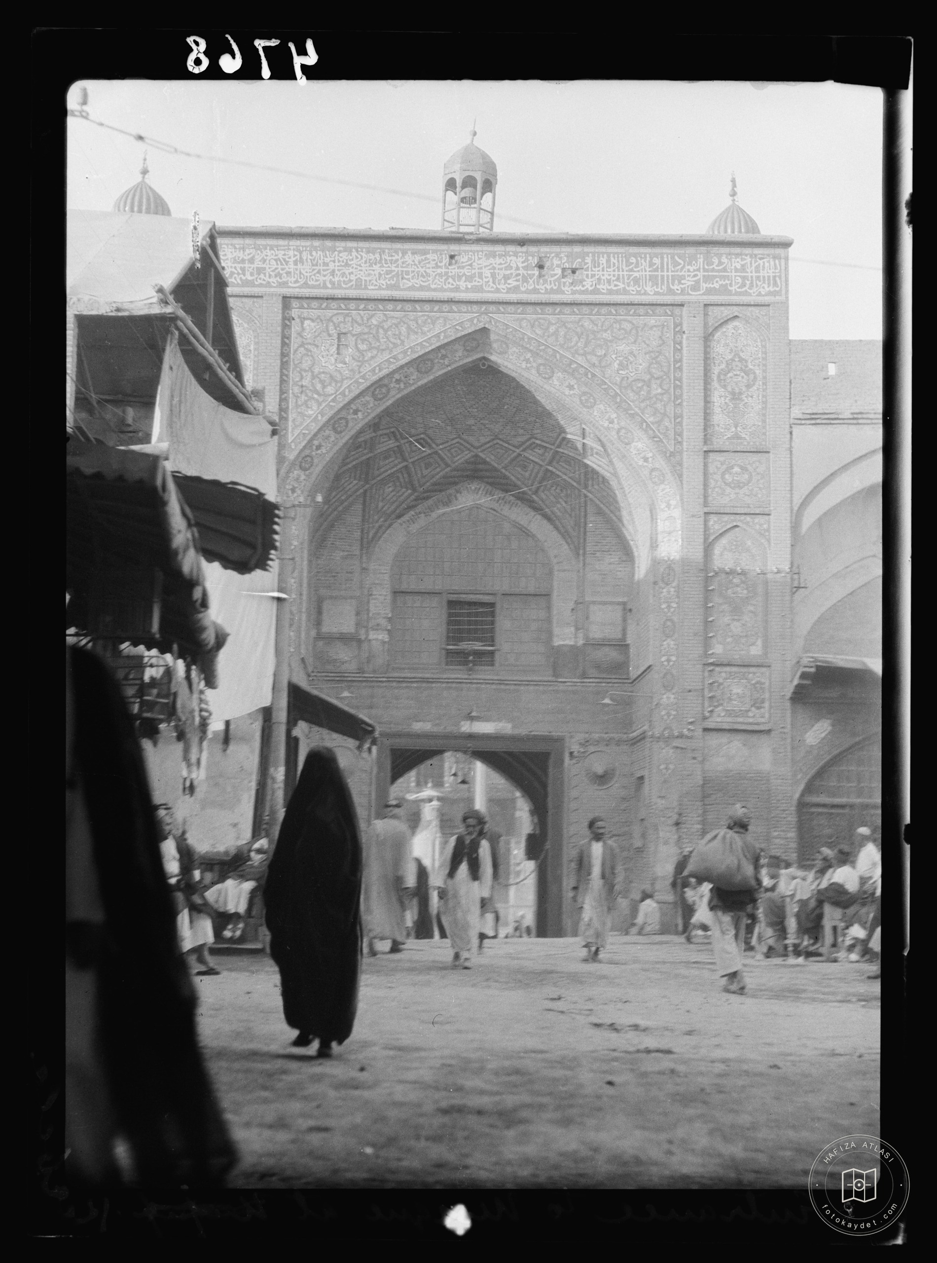 Kerbela. Second holy city of the Shiite Muslims. Entrance to the great mosque