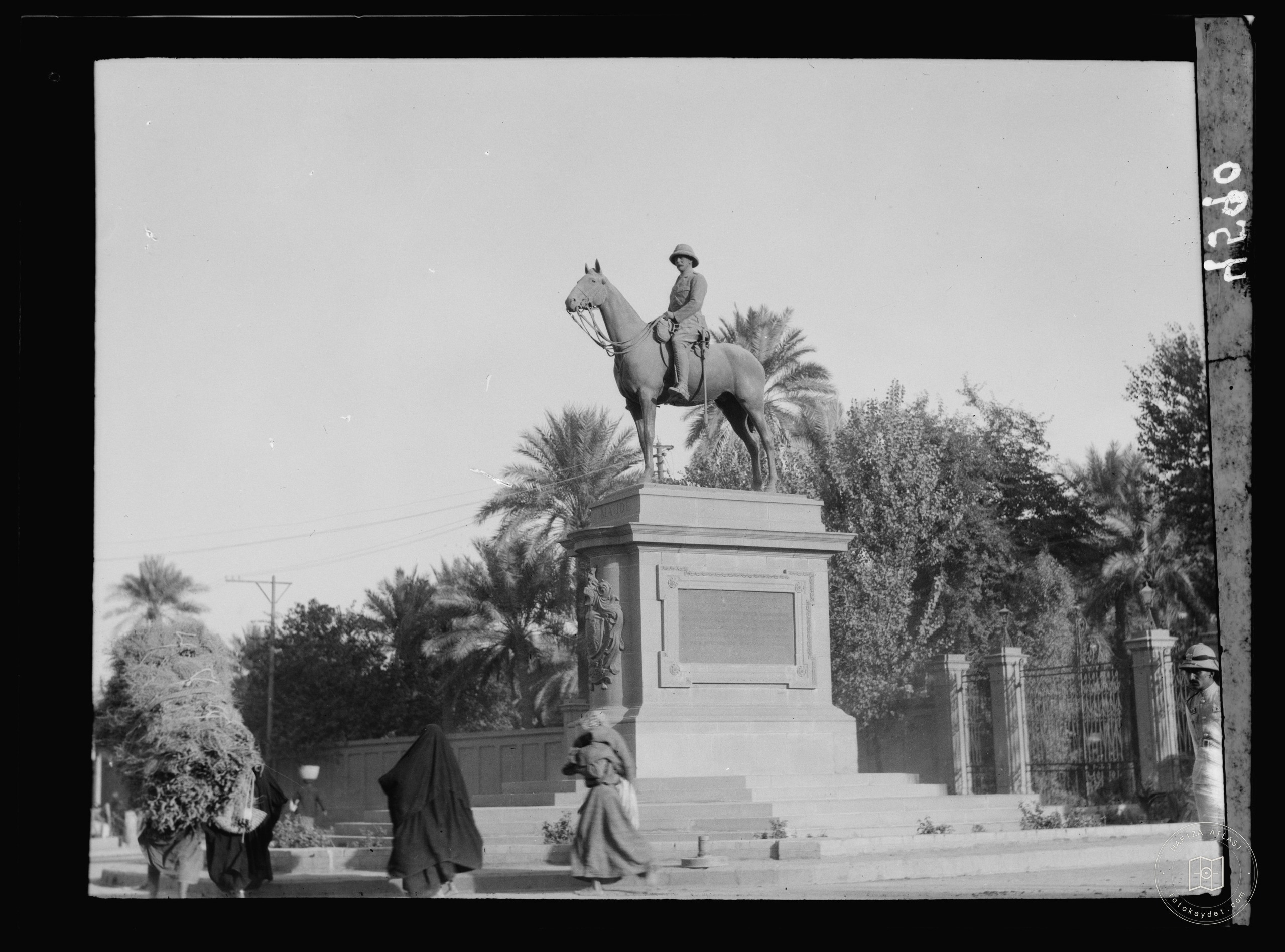 Baghdad. Statue of General Maude. At the head of the Maude Bridge over the Tigris River