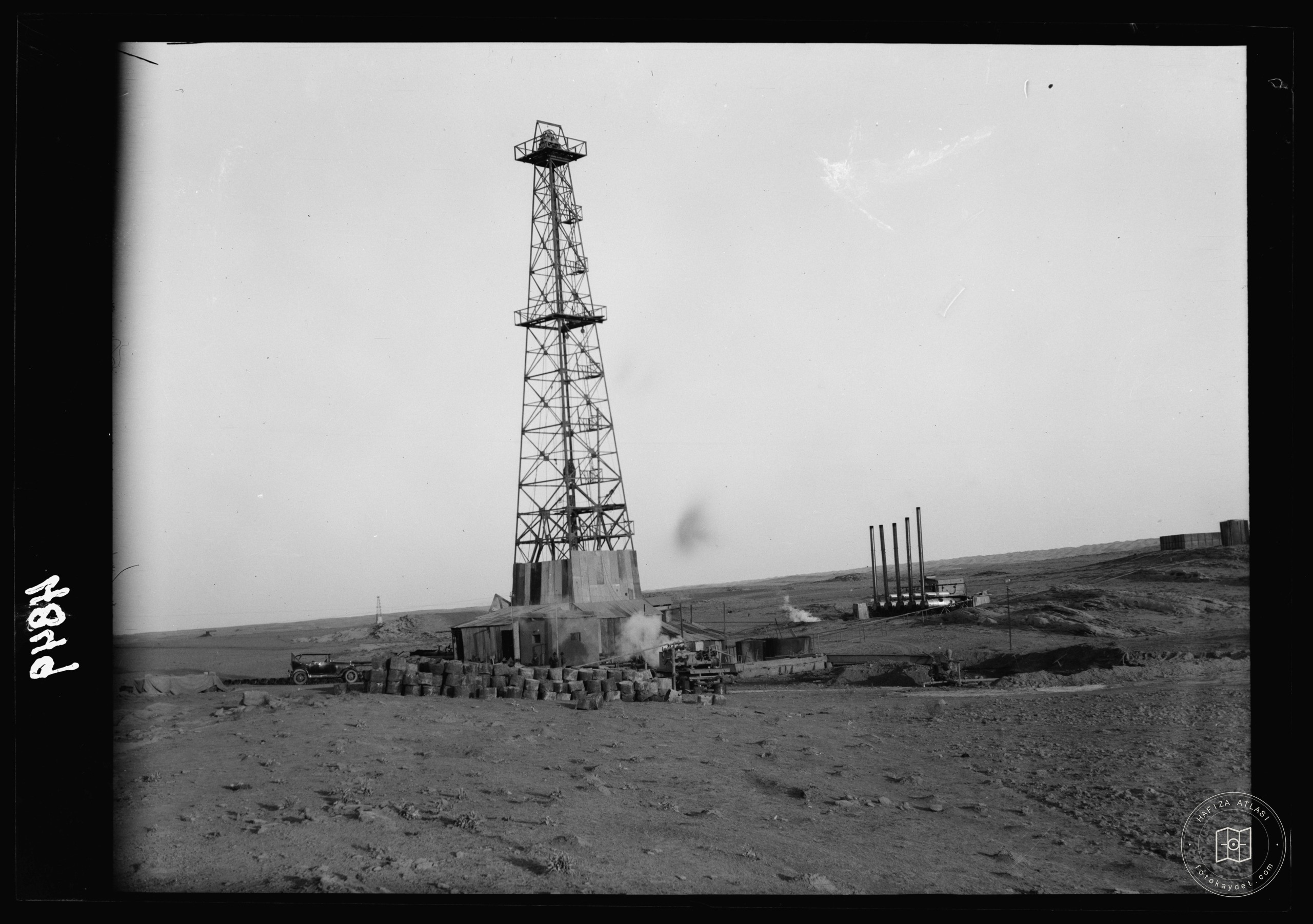 Kerkük — Petrol sondajı ve sondaj kulesi · 4