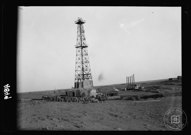 Kerkük — Petrol sondajı ve sondaj kulesi · 4