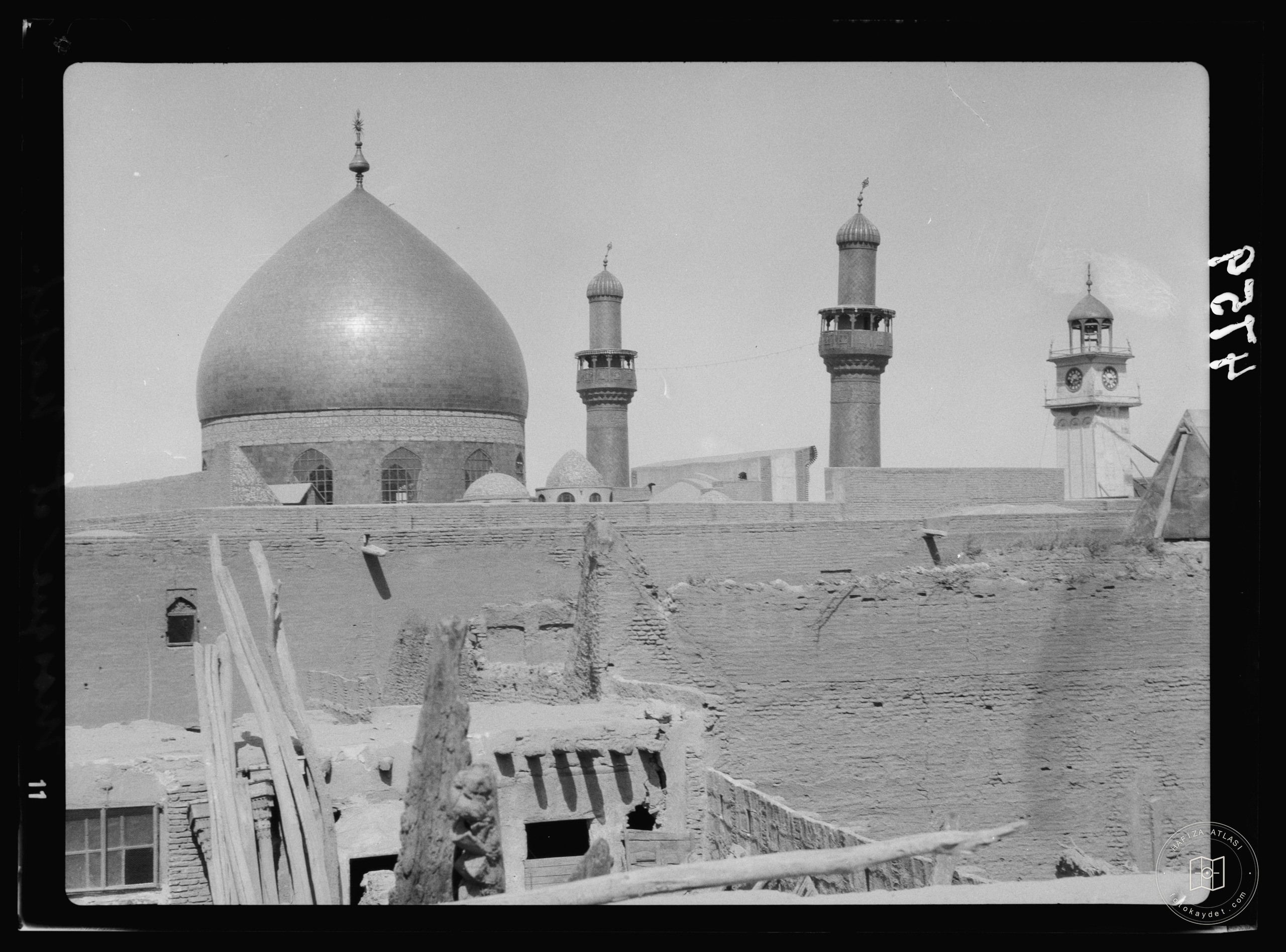 Nejaf. First sacred city of the Shiite Muslims. The great mosque with dome and minarets overlaid with gold