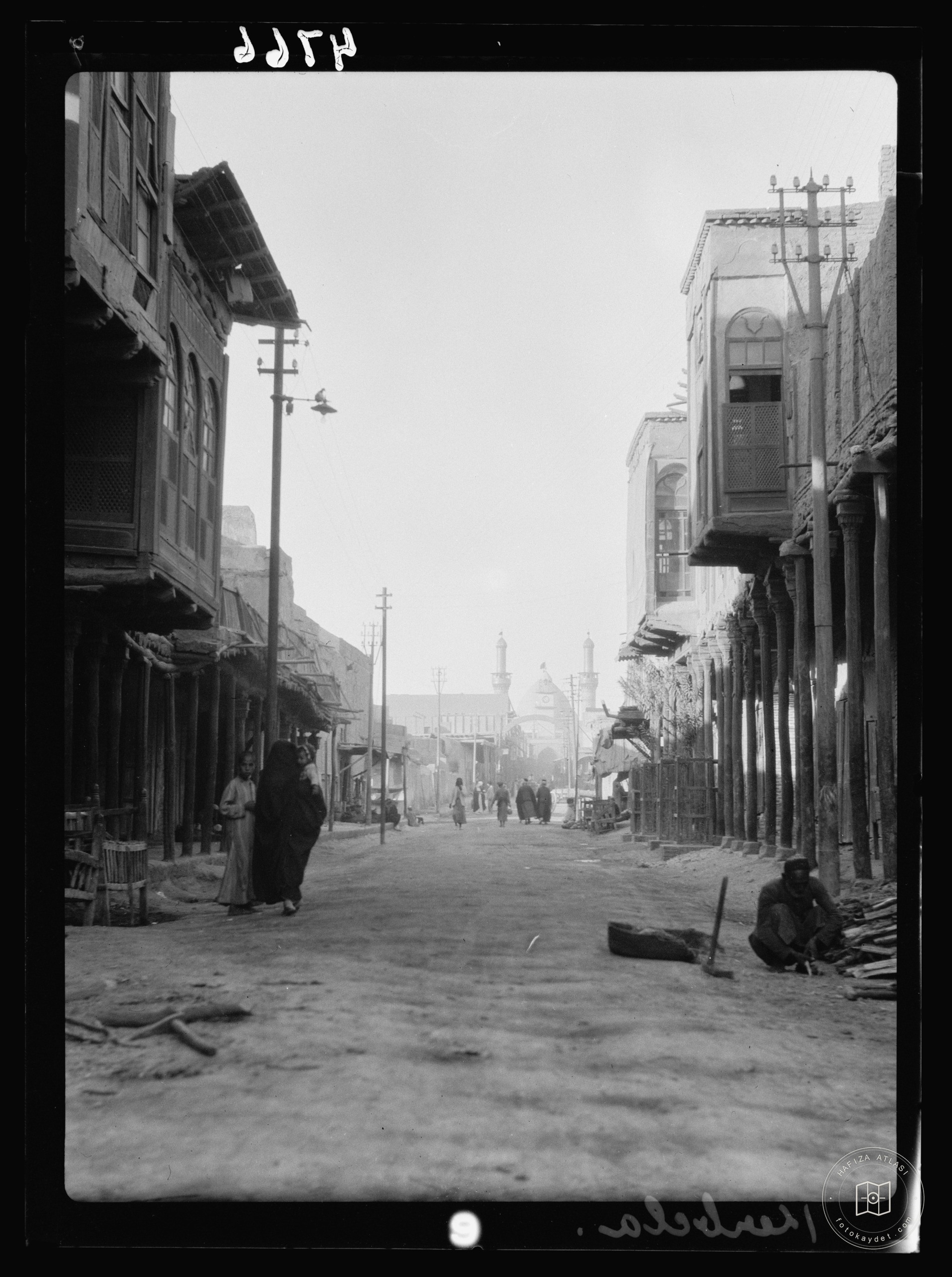 Kerbela. Second holy city of the Shiite Muslims. Main street. Leading to the mosque