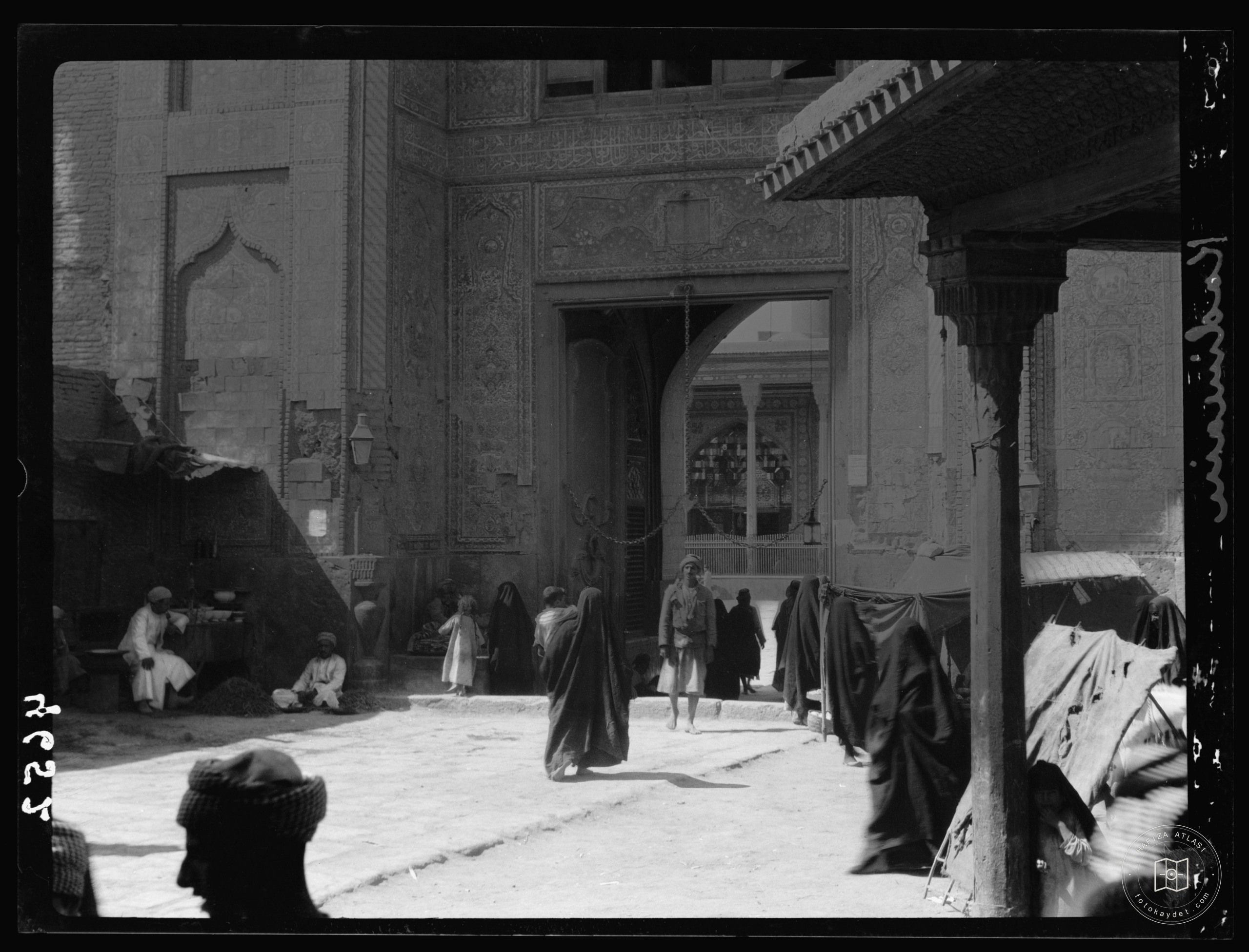 Kadimain, third holy city of the Shite Muslims. Mosque entrance. Closer view