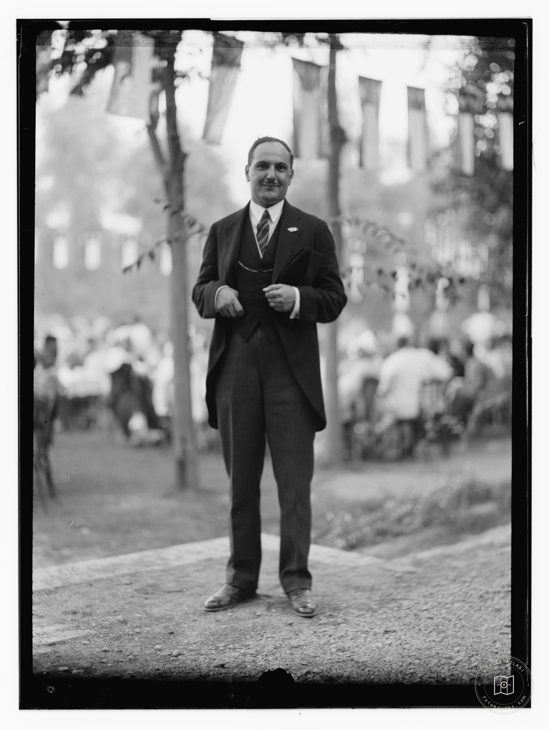 10/6/32 at the palace etc., Baghdad, man in tails