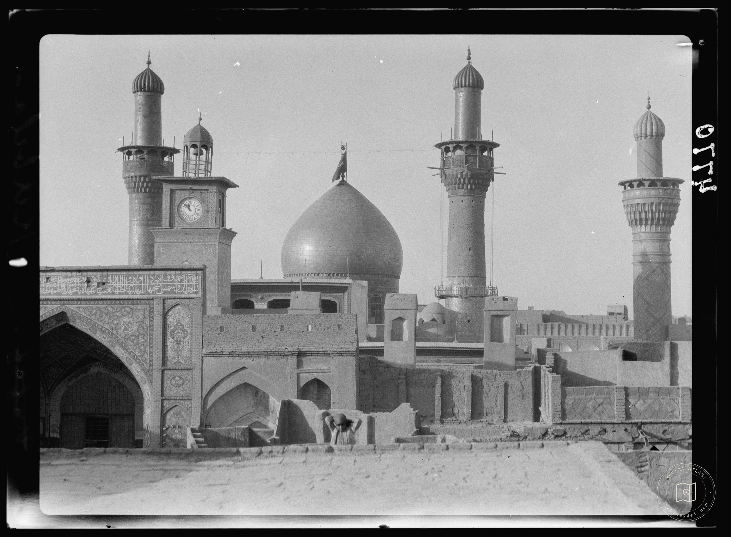 Kerbela. Second holy city of the Shiite Muslims. The great mosque with dome and minarets overlaid with gold