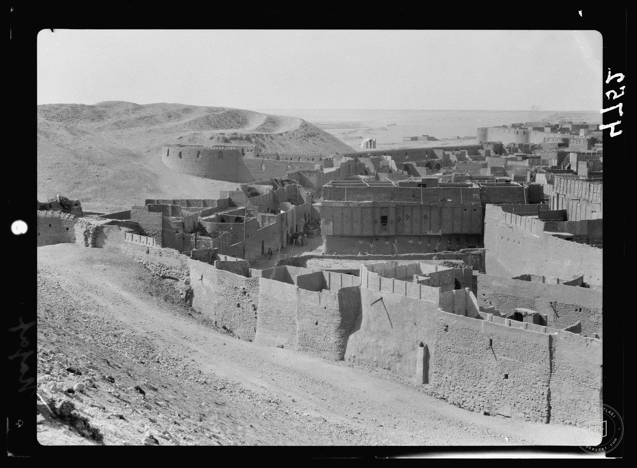 Nejaf. First sacred city of the Shiite Muslims. Ramparts and section of the city. Surrounded by endless desert