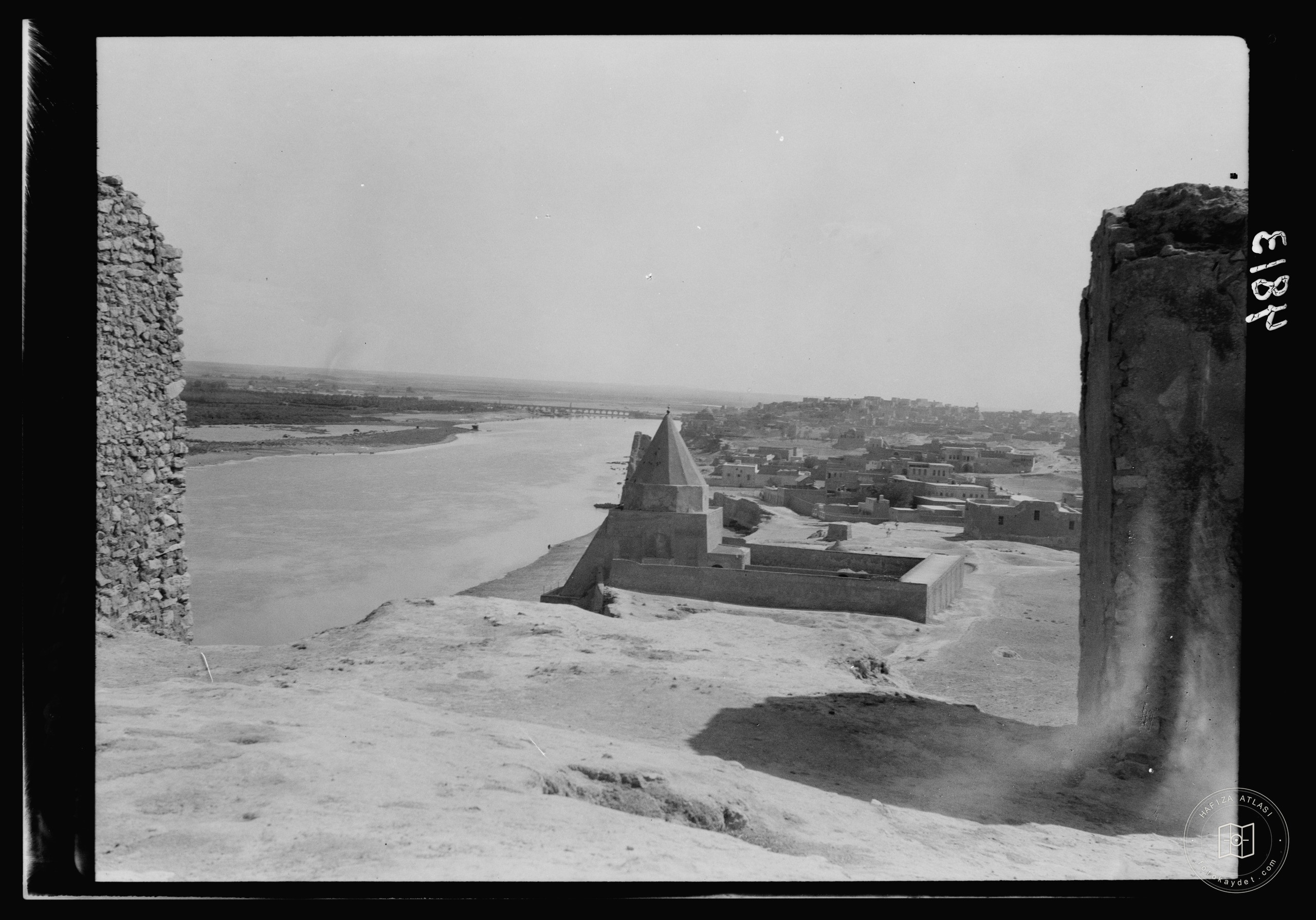 Musul — Dicle kıyısındaki tarihî kale kalıntıları · 4