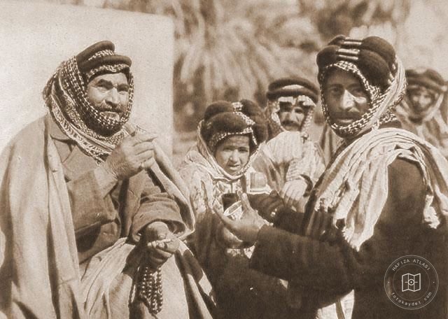 Iraq — Sheikh drinking coffee