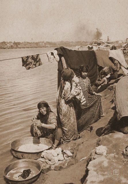 Baghdad — Women washing clothes on the Tigris
