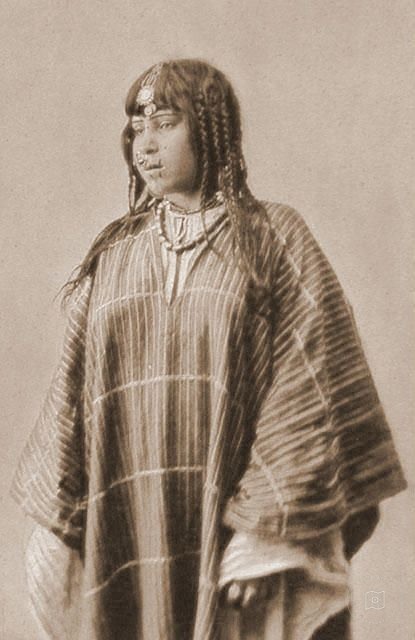 Iraq — Bedouin woman portrait