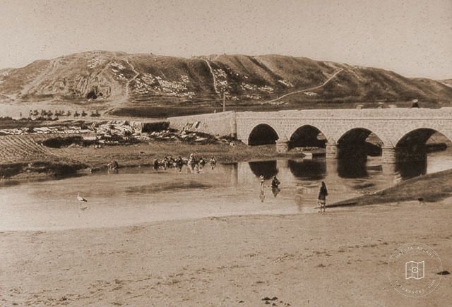 Musul — Dicle'nin karşı kıyısındaki Ninova kalıntıları