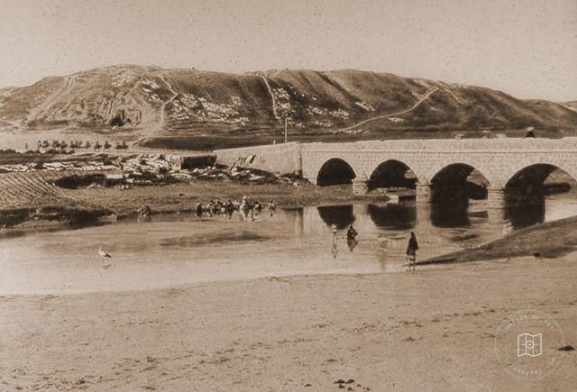 Musul — Dicle'nin karşı kıyısındaki Ninova kalıntıları