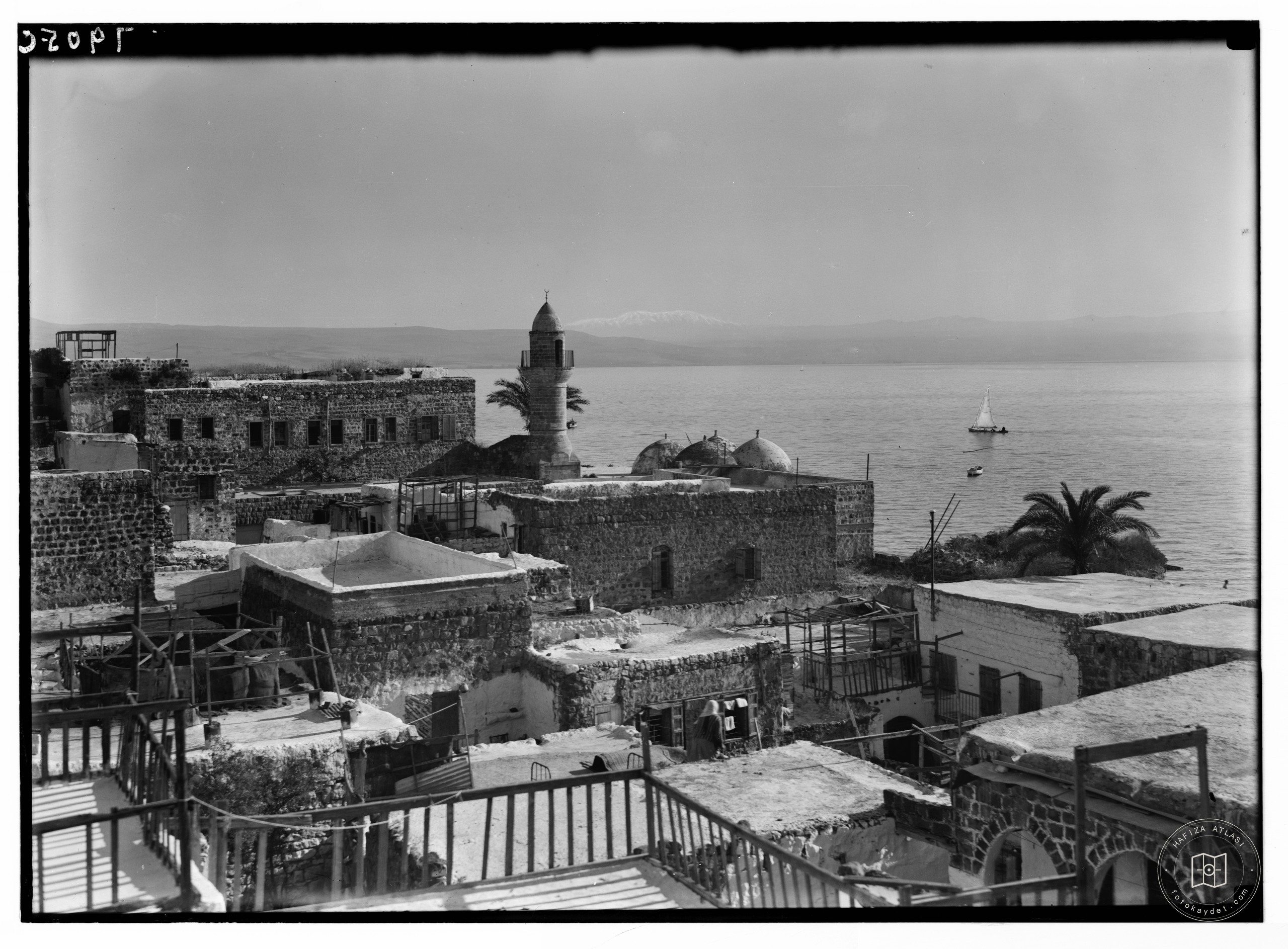 Taberiye’de cami ve Hermon Dağı