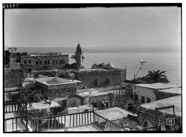 Taberiye’de cami ve Hermon Dağı