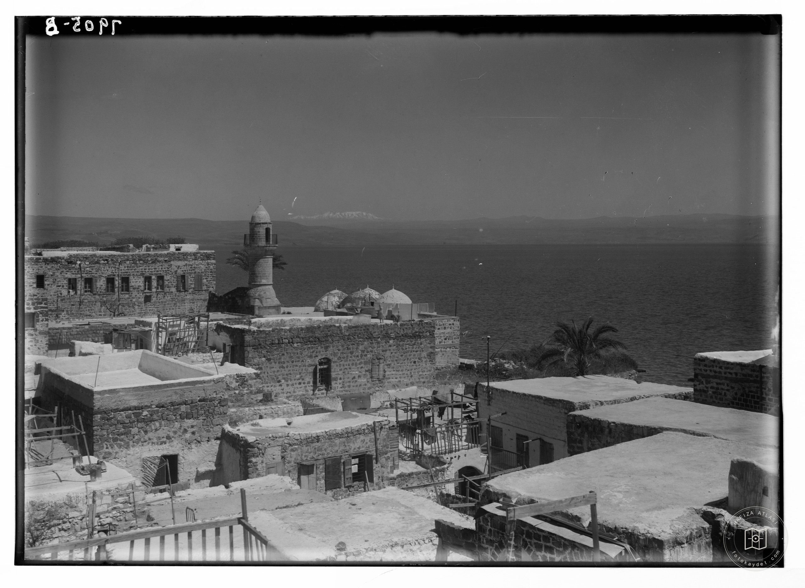 Taberiye’den Hermon Dağı ve cami manzarası