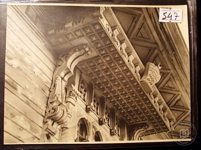 Mansions, Kiosks and Pedestrians — Archive image