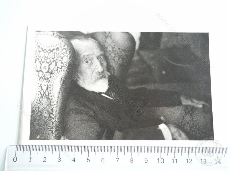 Historical Contacts — Portrait from the archive