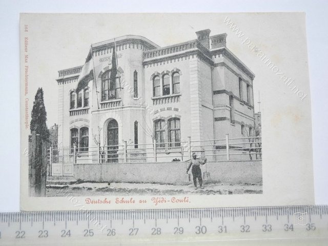 Mansions, Kiosks and Pedestrians — View from the archive